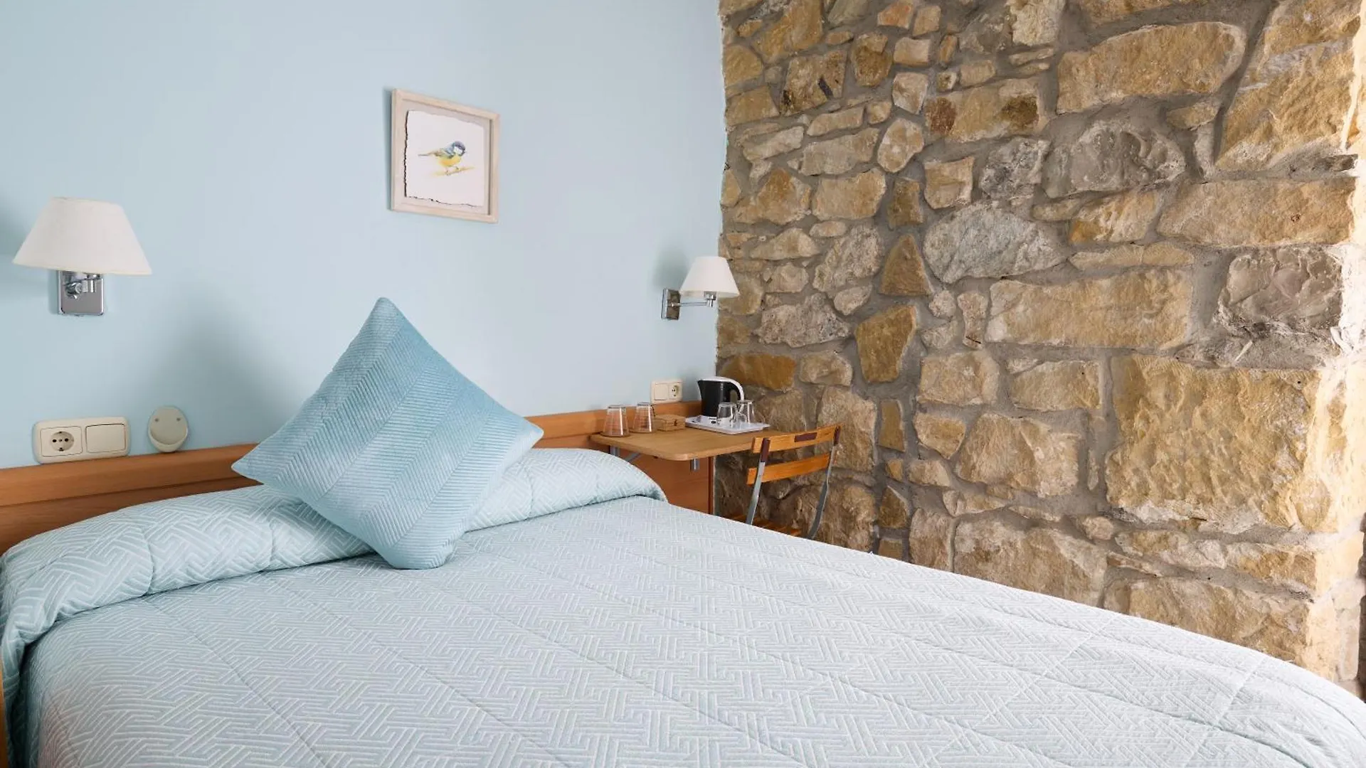 Pension Nuevas Artes San Sebastián 2*,  Spagna